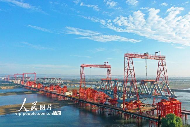 河南洛阳：施工中的黄河公铁大桥