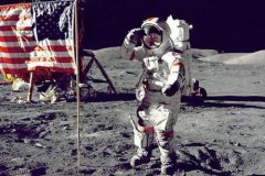50年前扔在月球上的96袋纸尿裤为什么现在却成了宝贝？