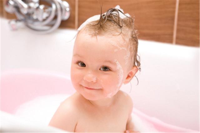 怎样给宝宝洗澡正确（怎样给宝宝洗澡）(3)