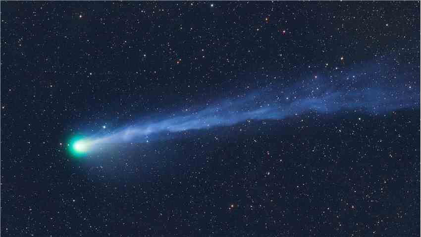本周末，观看爆炸的绿色“魔鬼彗星”12P/Pons-Brooks掠过仙女座星系